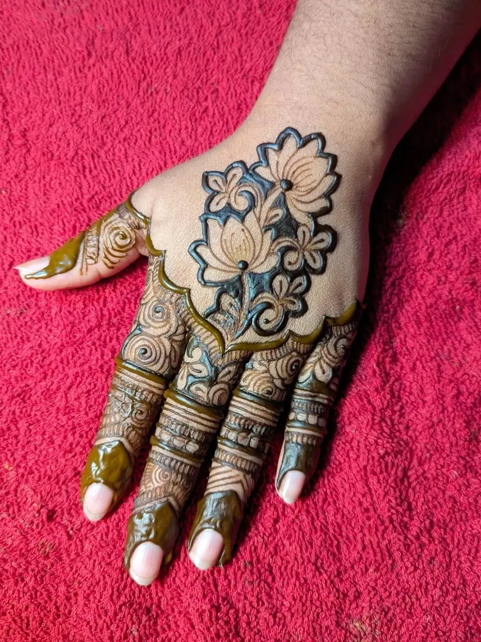 Aesthetic Arabic Back Hand Mehndi Design with Figures and Lotus