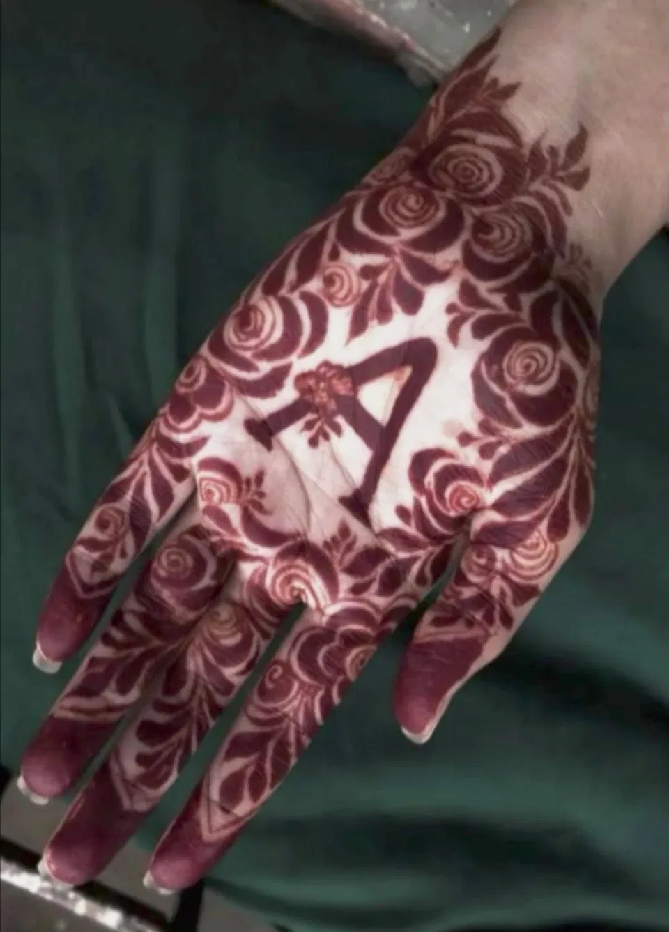 Simple Stylish Back Hand Mehndi Design with Flowers and Hidden Name (2)