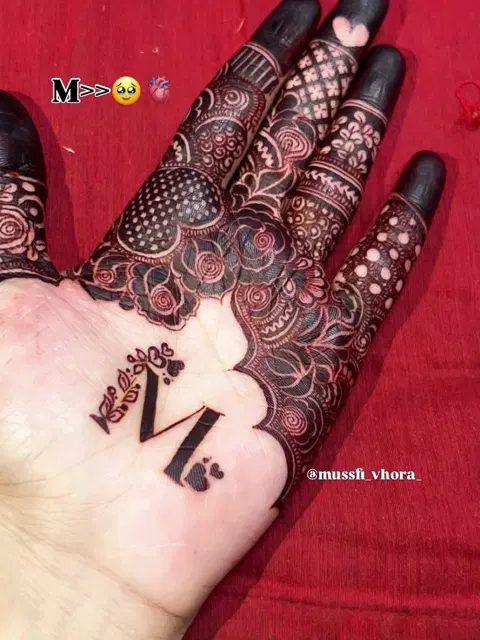 arabic simple heart mehndi design