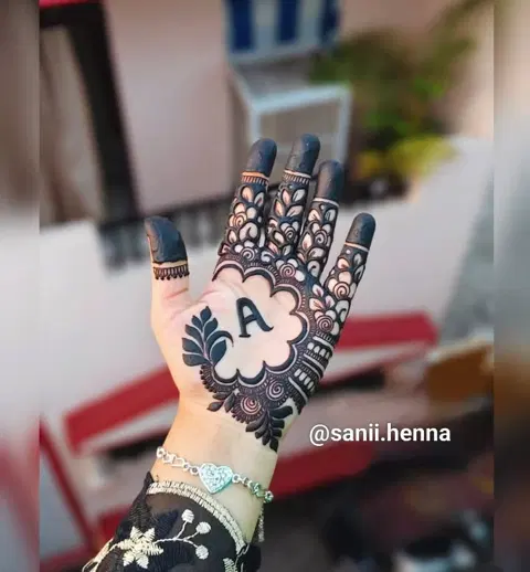 simple stylish name front hand mehndi design