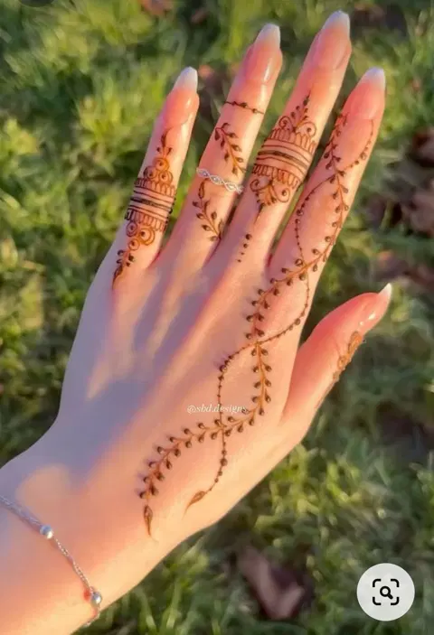 aesthetic arabic bel back hand mehndi design