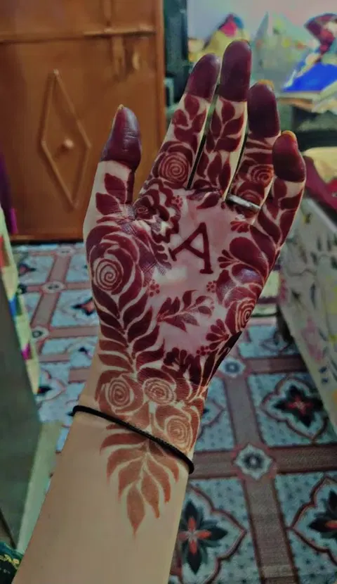 aesthetic arabic flower finger mehndi design