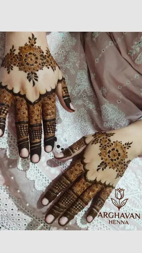bridal royal circle back hand mehndi design