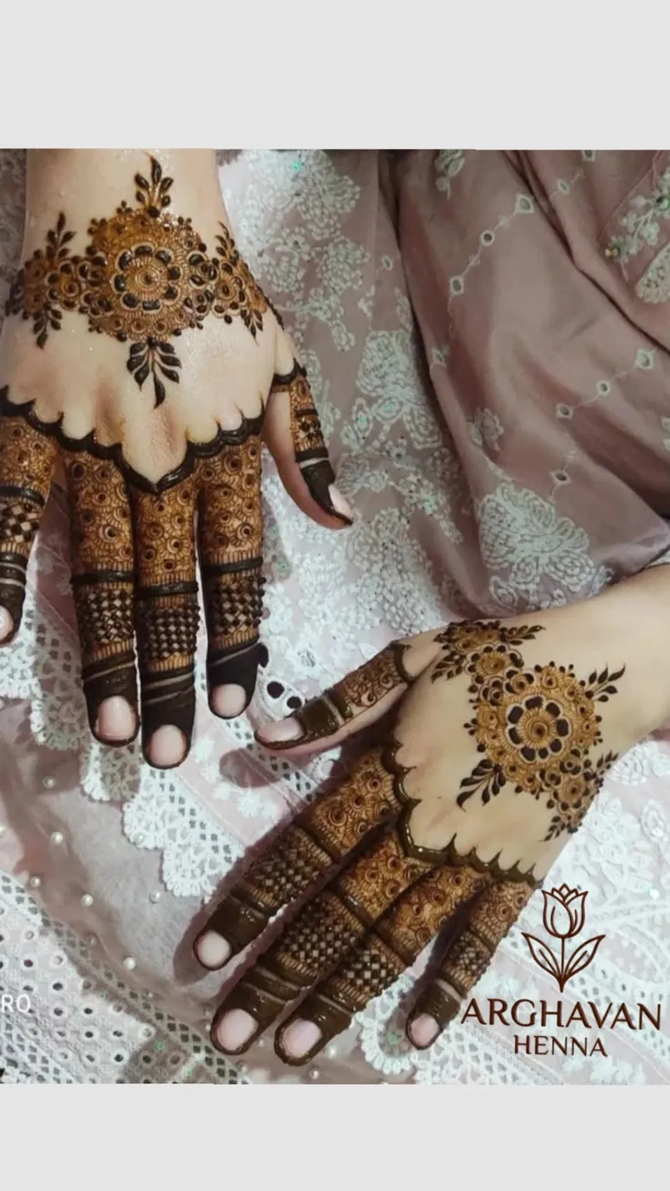 Bridal Royal Back Hand Mehndi Design with Gol Tikki (2)