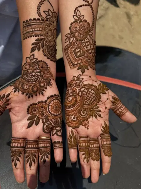 aesthetic arabic front hand mehndi design