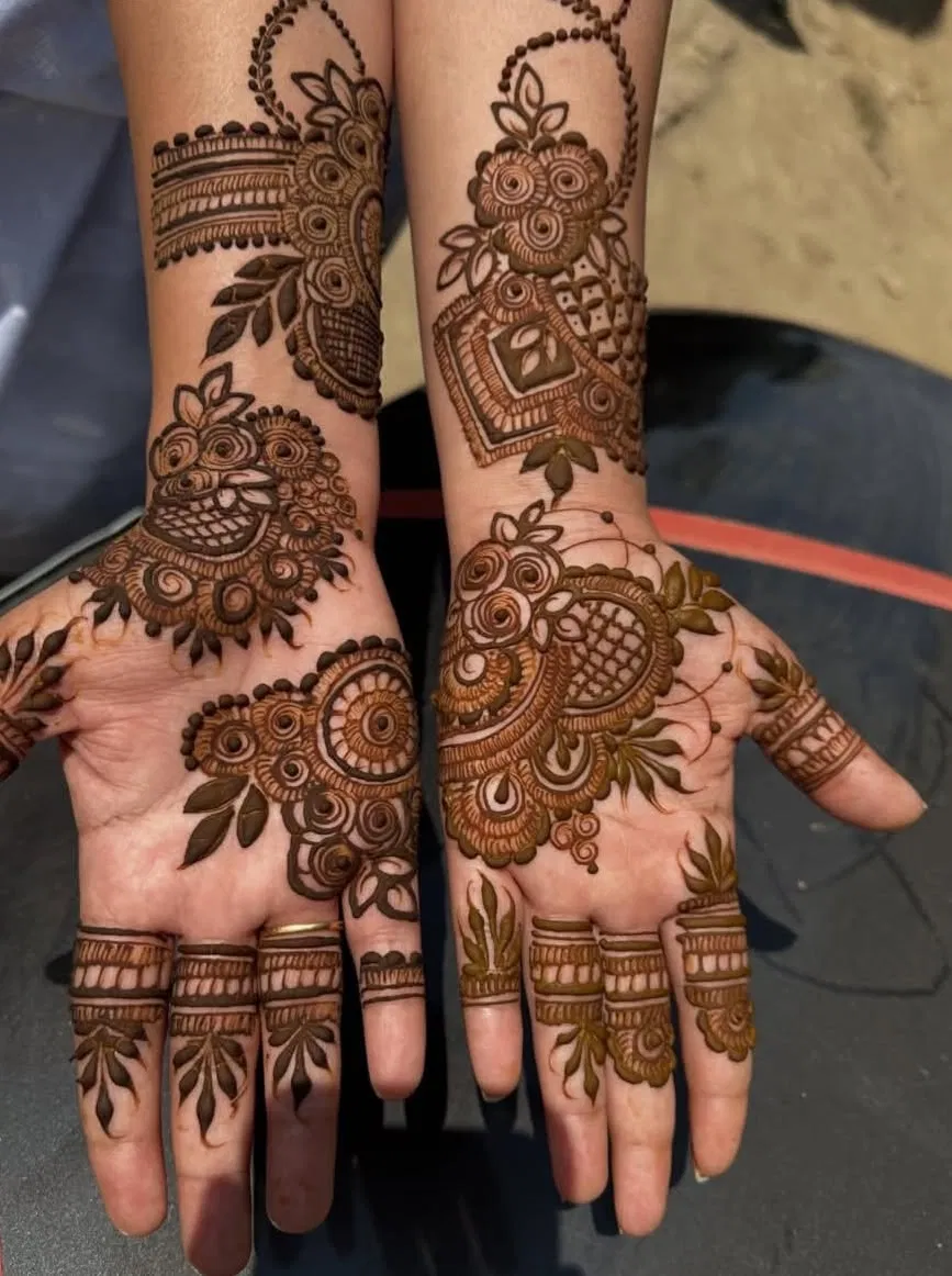 Aesthetic Arabic Front Hand Mehndi Design for Diwali (6)