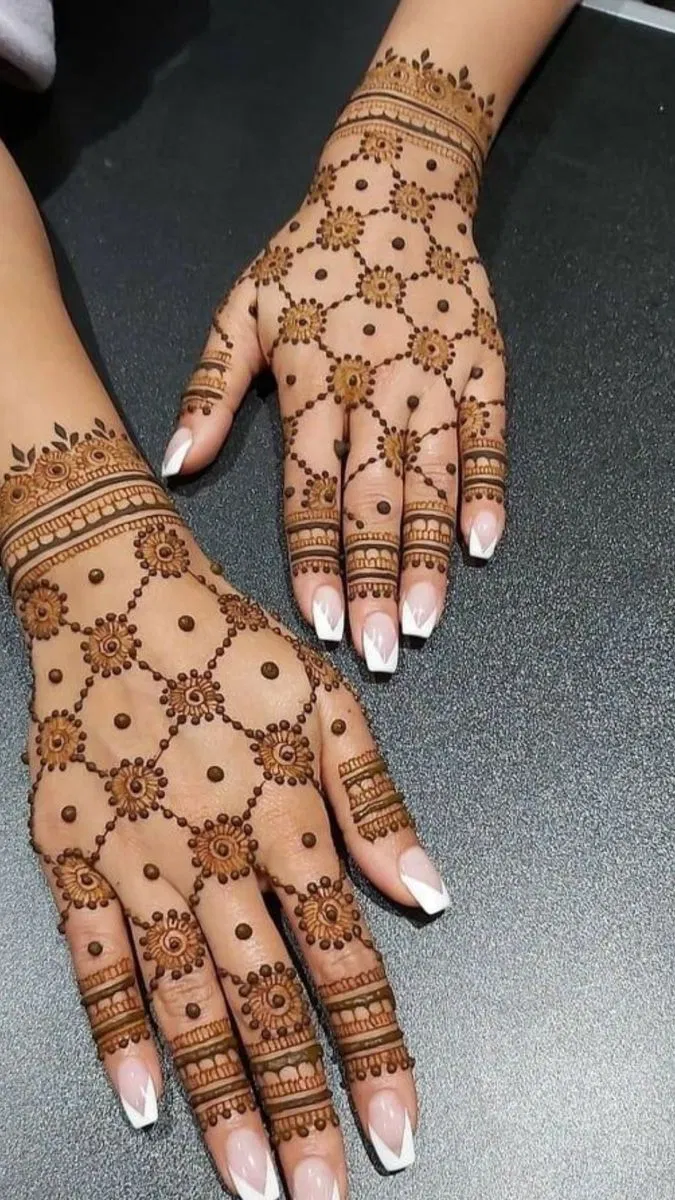 Aesthetic Simple Back Hand Mehndi Design for Teej (2)