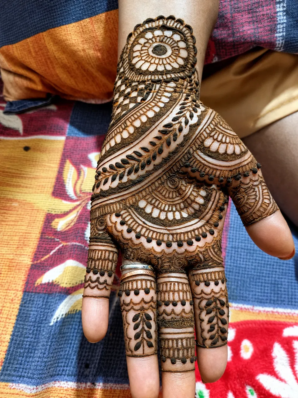 Simple Front Hand Mehndi Design for Teej
