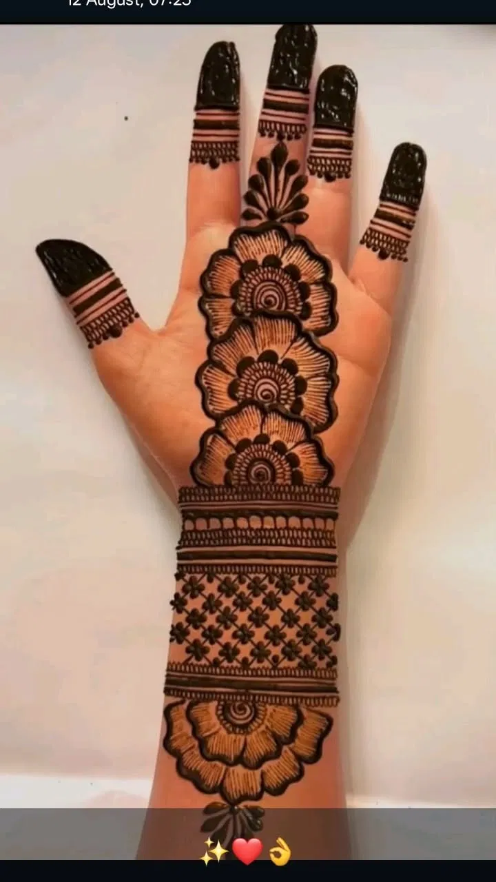 Simple Stylish Front Hand Mehndi Design with Gol Tikki, Flowers and Jaal for Raksha Bandhan (3)