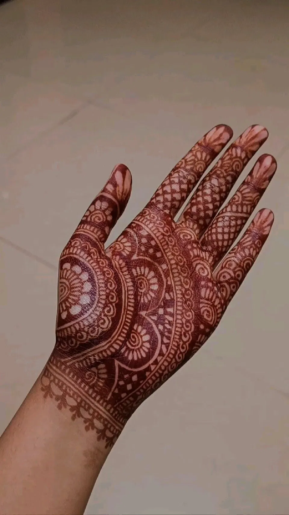 Arabic Simple Front Hand Mehndi Design for Teej