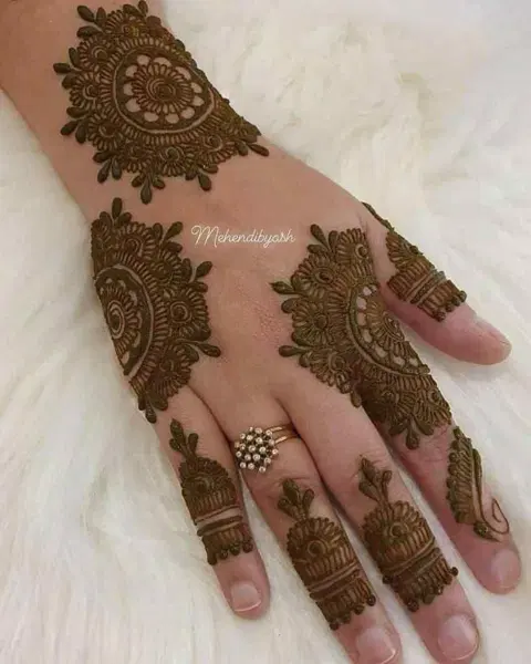 arabic bridal circle finger mehndi design
