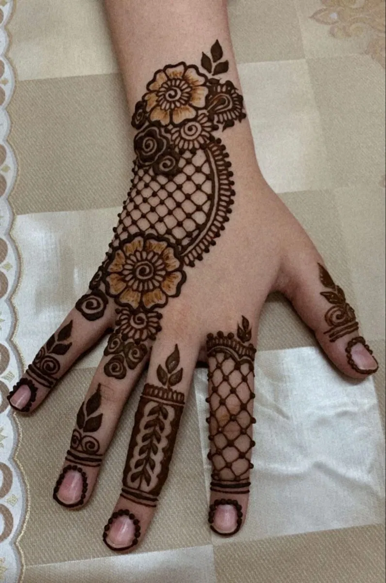 Simple Stylish Front Hand Mehndi Design with Flowers for Teej