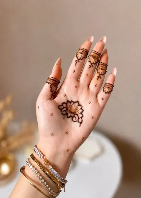 simple stylish finger mehndi design
