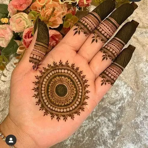 aesthetic simple circle front hand mehndi design