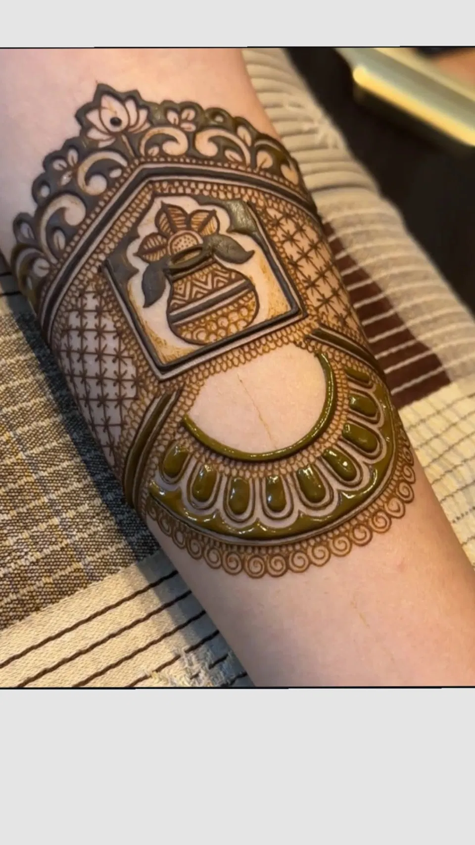 Bridal Stylish Arm Mehndi Design with Moon