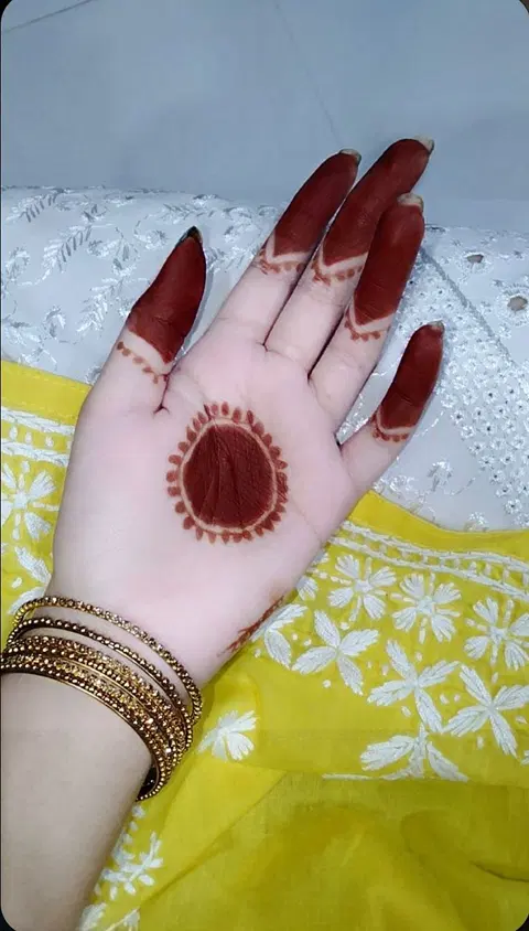 simple circle front hand mehndi design