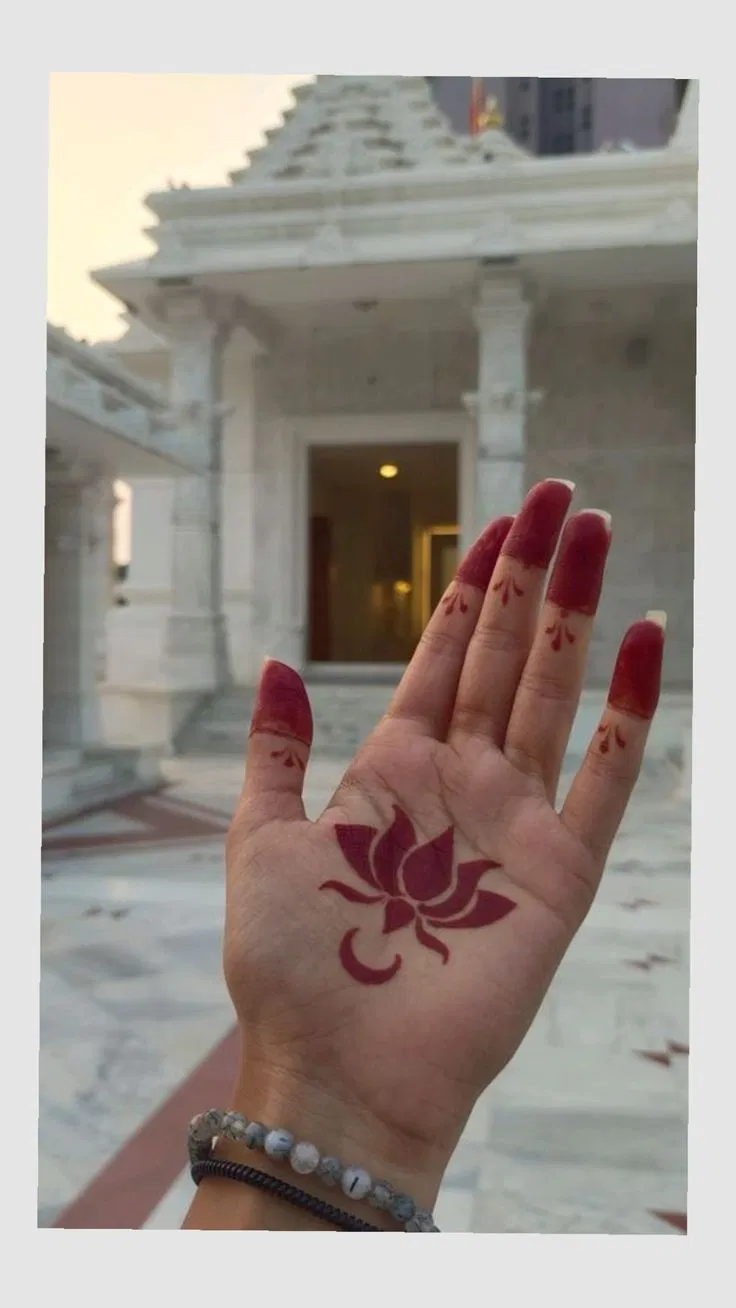 Simple Front Hand Mehndi Design with Flowers, Jaal and Lotus (5)