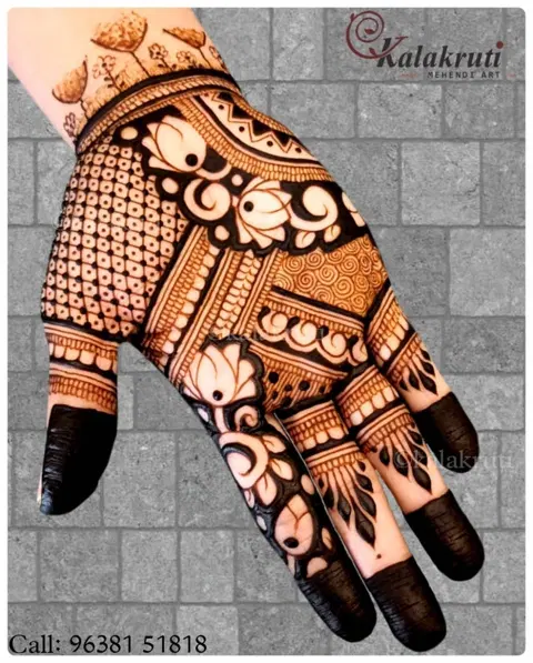 back hand mehndi design