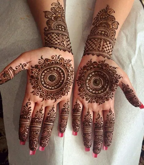 indian simple circle front hand mehndi design
