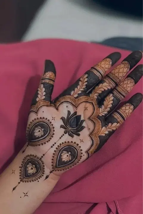 aesthetic bridal heart front hand mehndi design