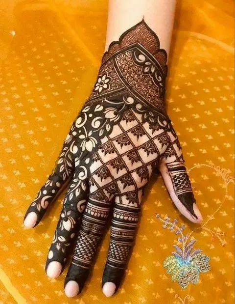 stylish back hand mehndi design