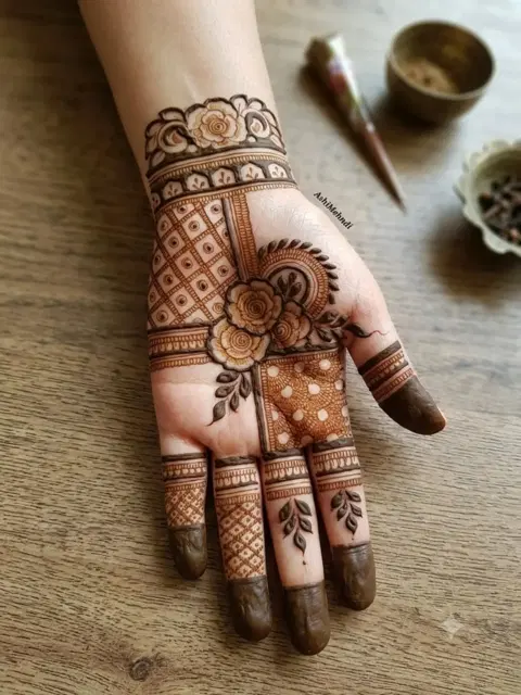 simple stylish finger mehndi design