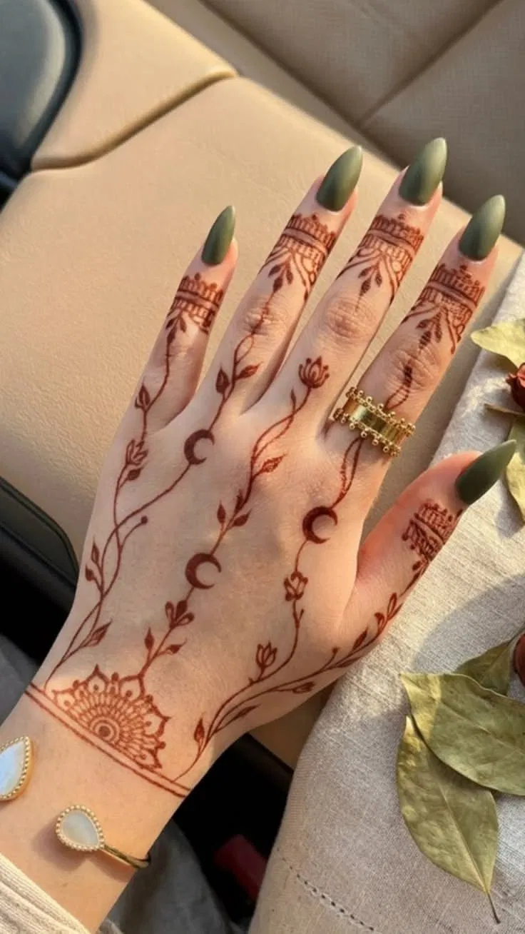 Aesthetic Arabic Back Hand Mehndi Design with Flowers and Moon for Eid (3)