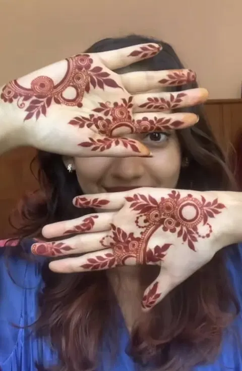 aesthetic pakistani circle finger mehndi design