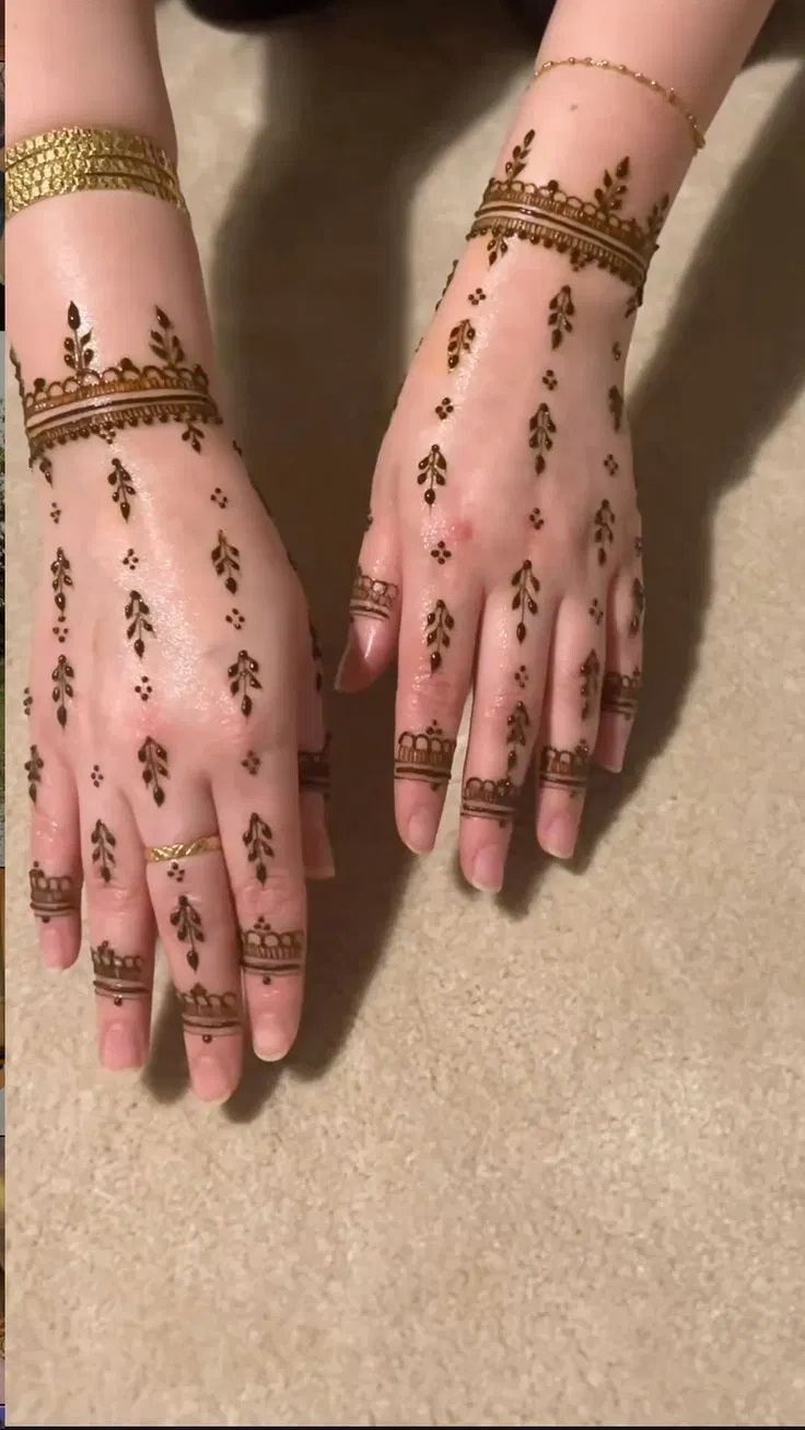 Aesthetic Minimal Back Hand Mehndi Design (3)