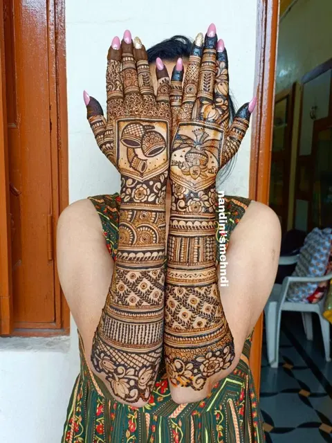 aesthetic bridal figure back hand mehndi design
