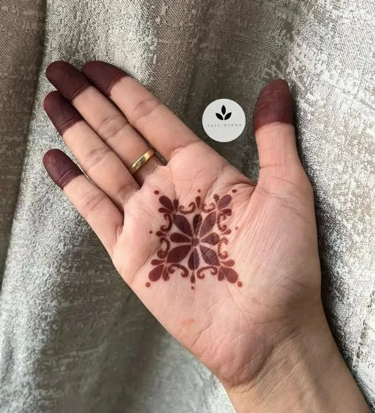 Minimal Simple Front Hand Mehndi Design with Gol Tikki