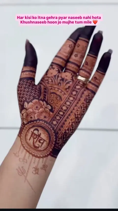 stylish deity mehndi design