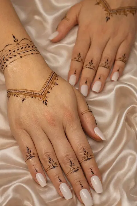 aesthetic arabic back hand mehndi design