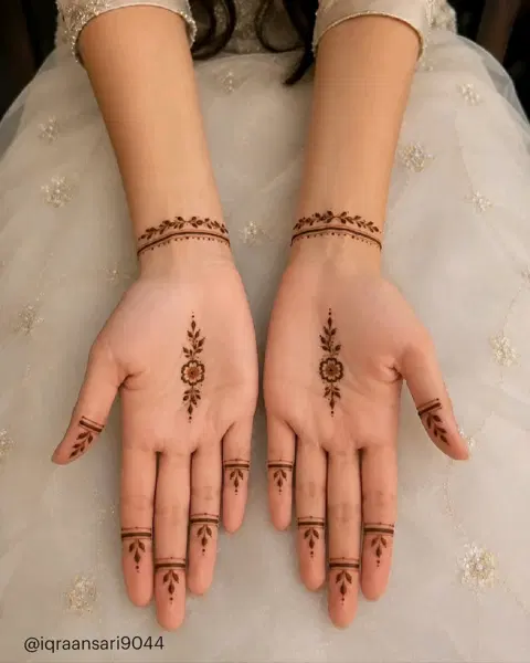 aesthetic minimal finger mehndi design