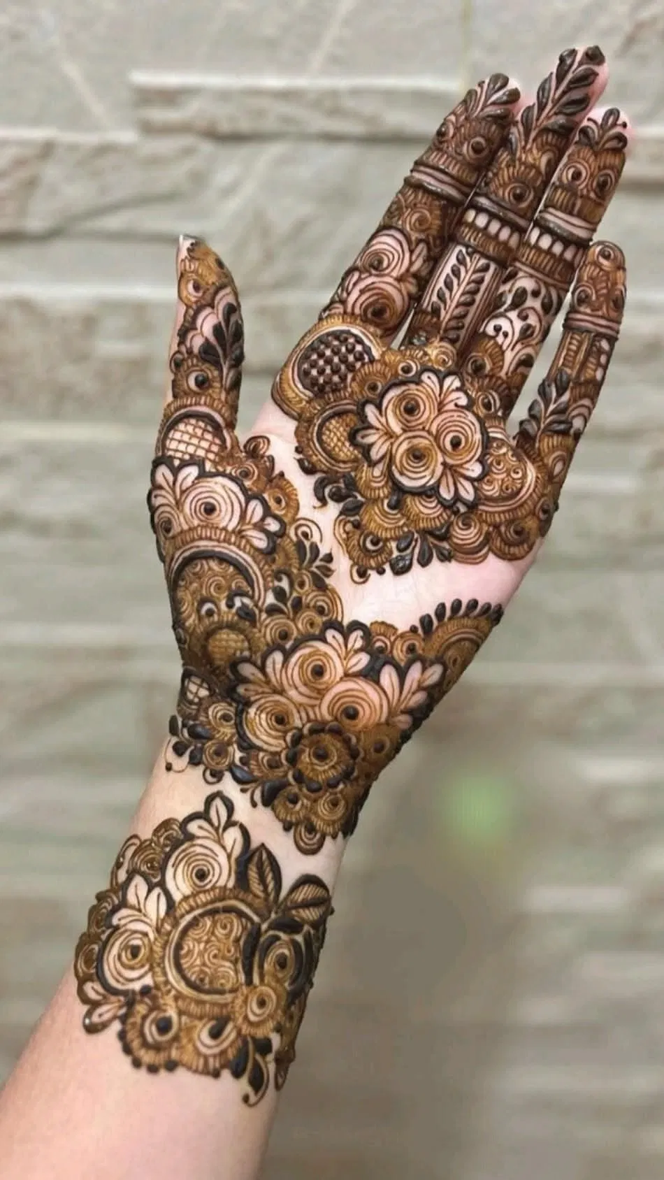 Aesthetic Arabic Front Hand Mehndi Design with Flowers (23)