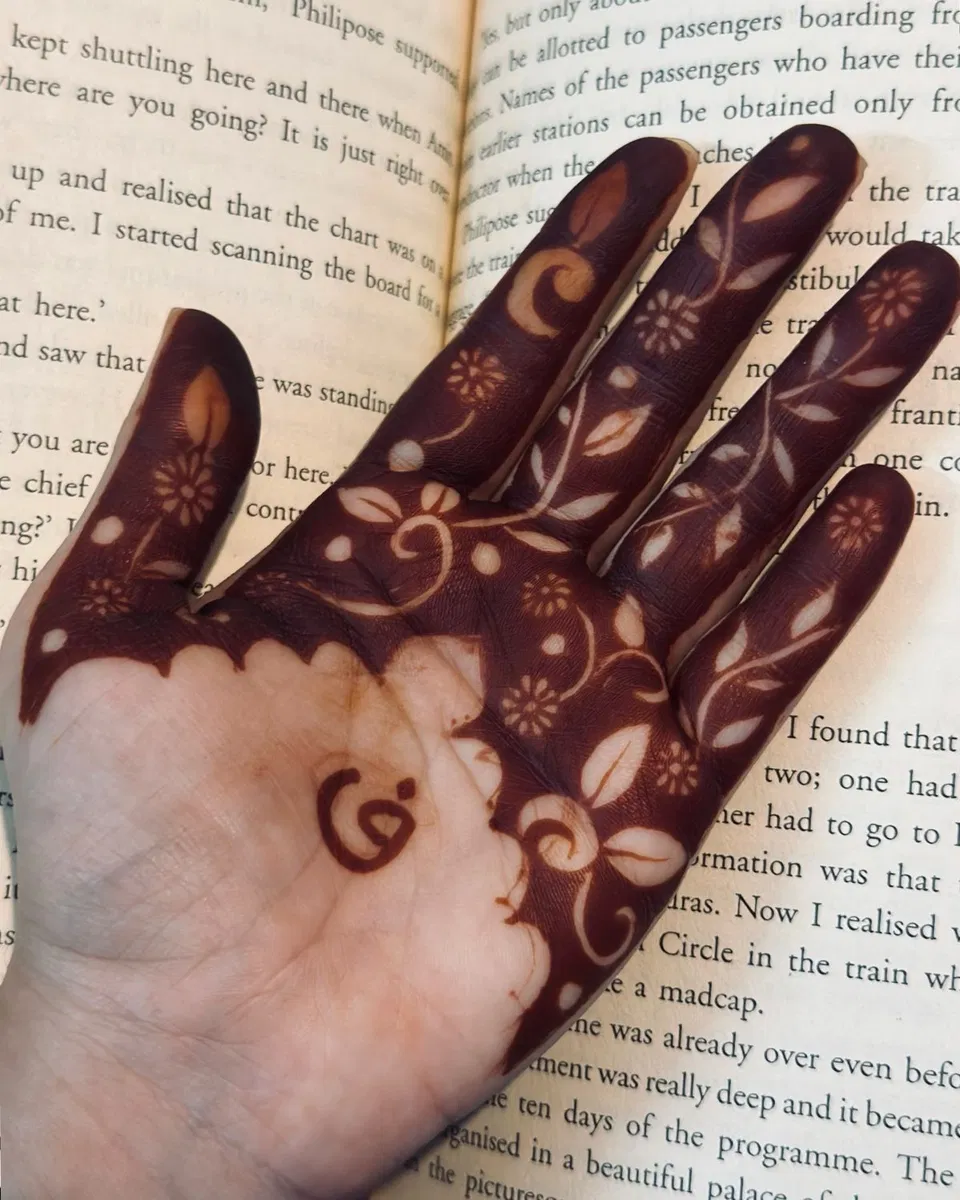 Aesthetic Arabic Finger Mehndi Design with Hidden Name for Eid