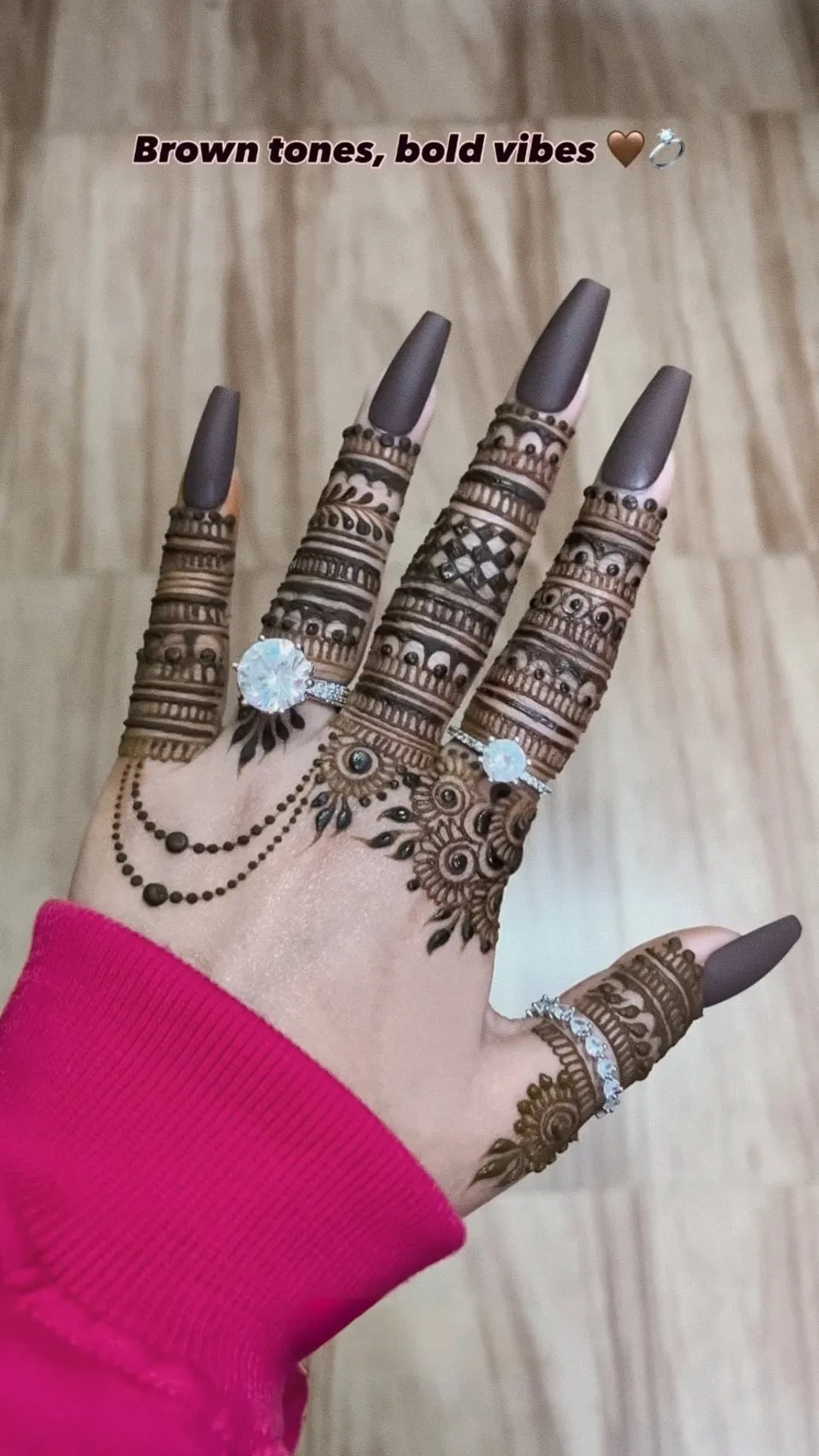 Royal Simple Back Hand Mehndi Design (8)