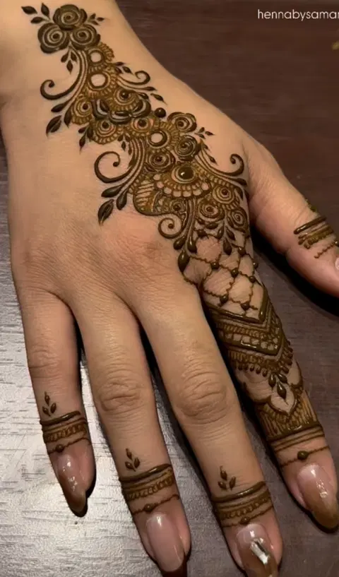 royal simple back hand mehndi design