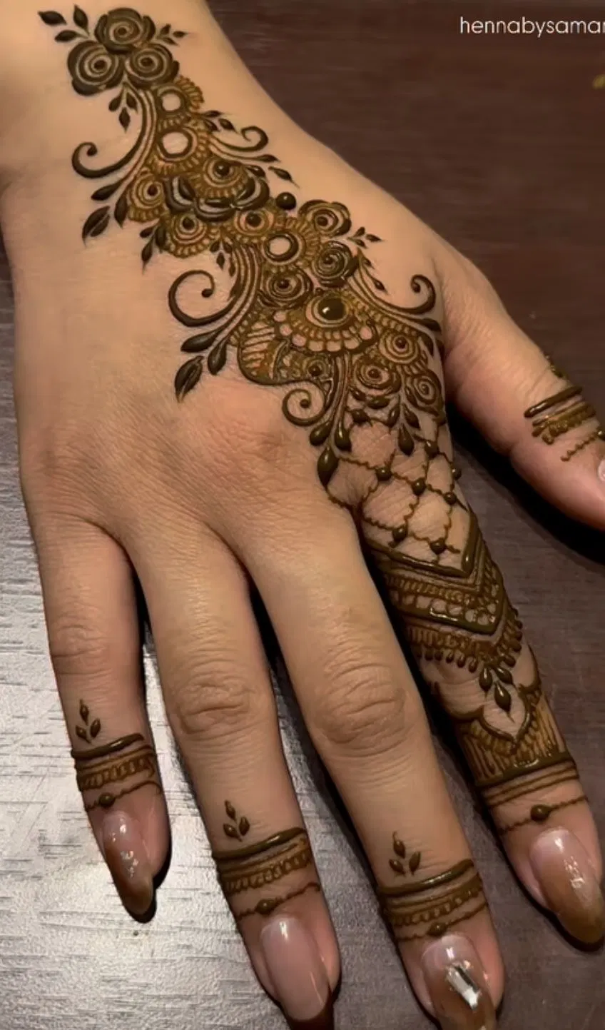 Royal Simple Back Hand Mehndi Design (9)