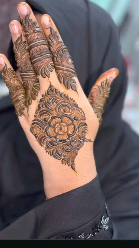 royal simple circle back hand mehndi design