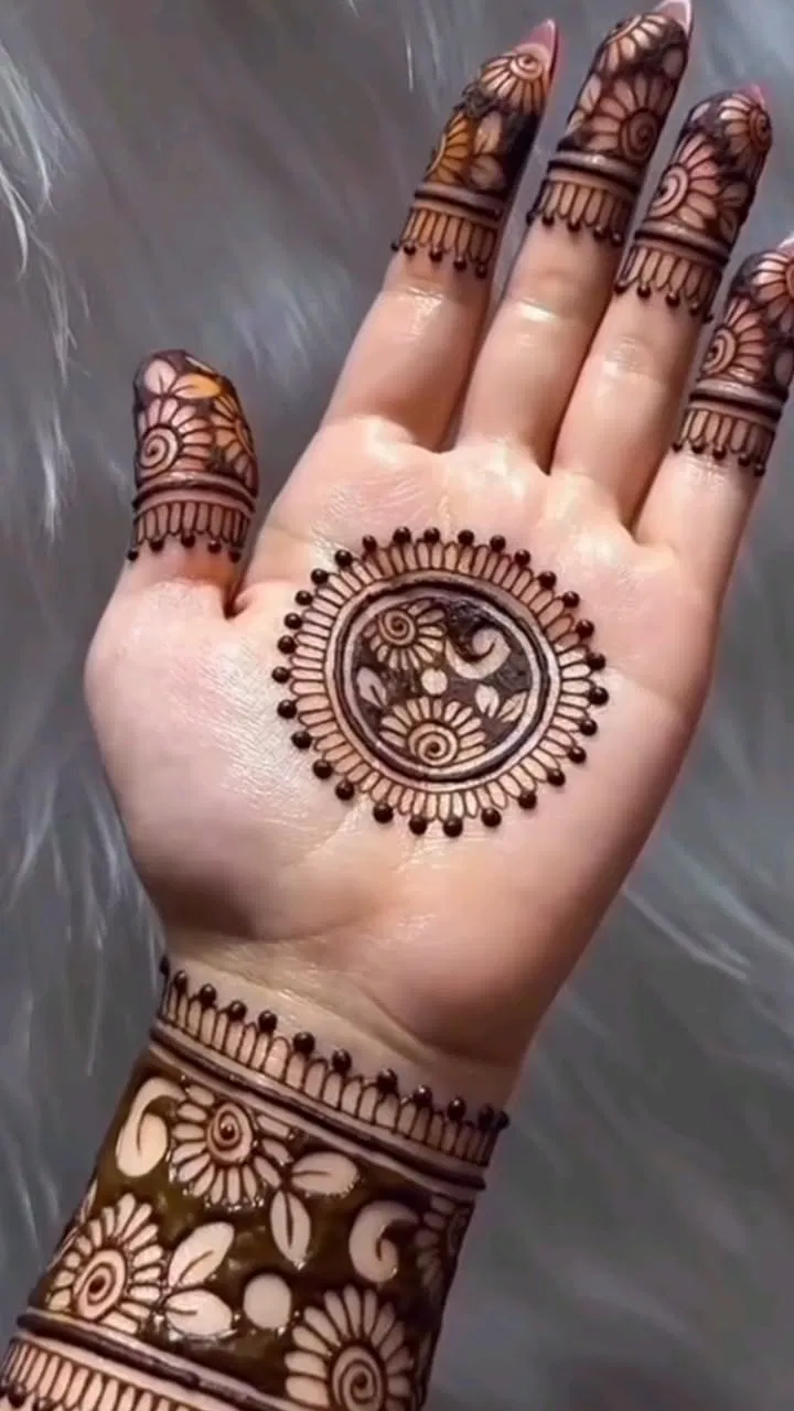 Simple Stylish Back Hand Mehndi Design with Gol Tikki and Moon