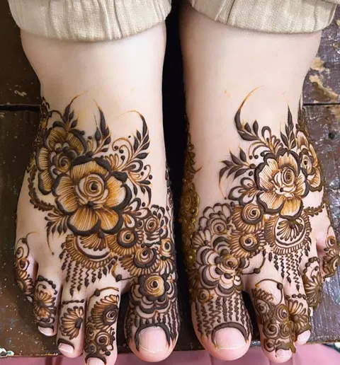 arabic simple flower foot mehndi design