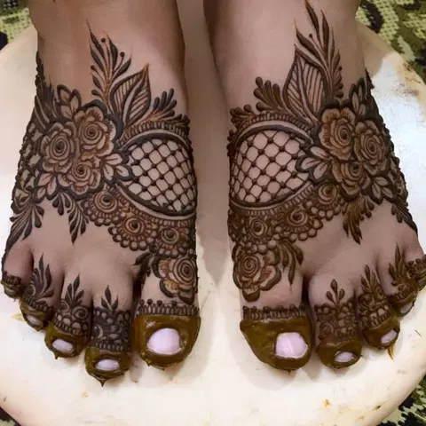 simple stylish flower back hand mehndi design