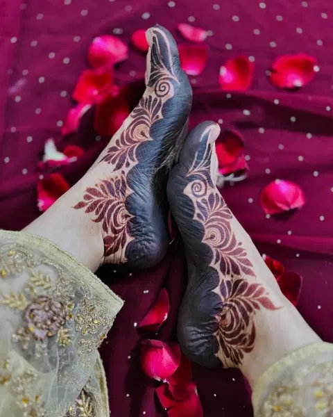 arabic bridal circle foot mehndi design