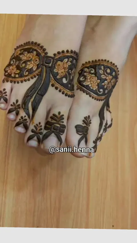 simple stylish flower foot mehndi design
