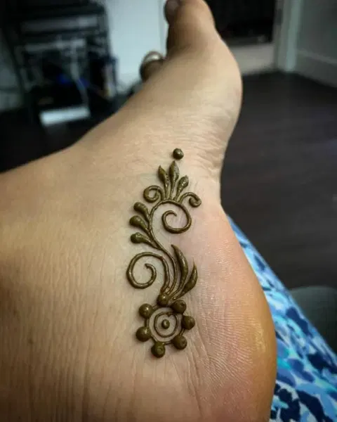 aesthetic arabic foot mehndi design