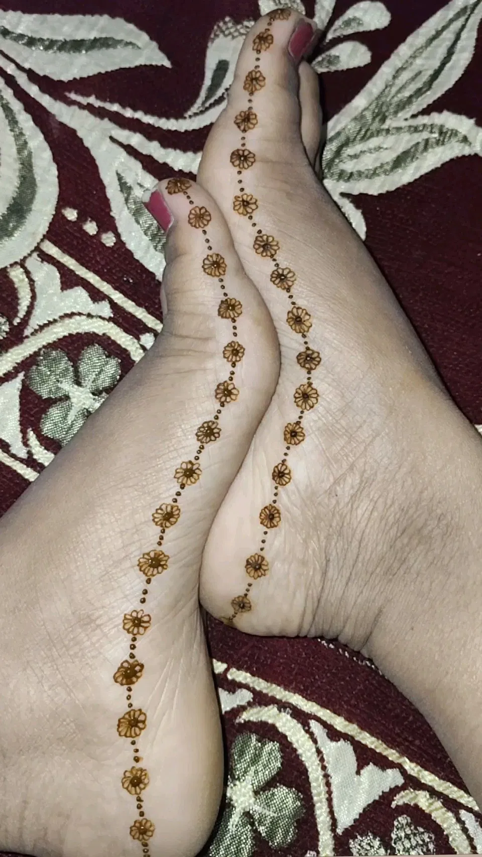 Minimal Simple Foot Mehndi Design