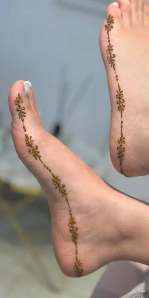 arabic simple foot mehndi design