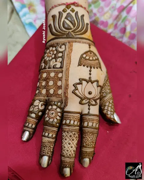 simple lotus back hand mehndi design