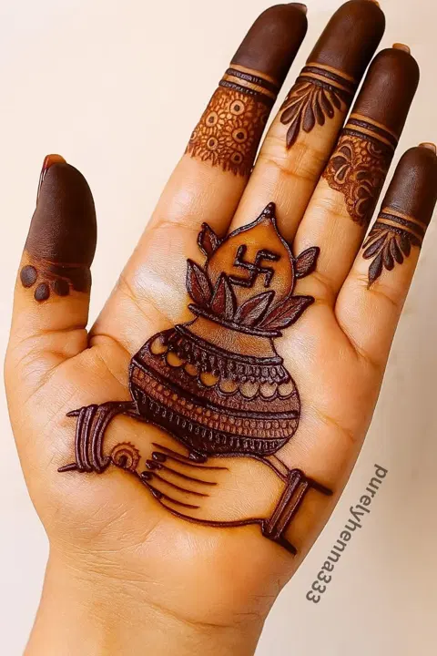 simple stylish deity front hand mehndi design